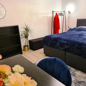 Theox No 6 Royal Blue Für 4 Personen City Airport Mannheim